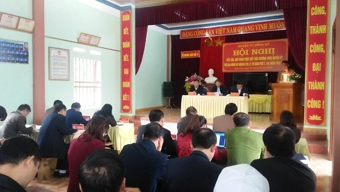 Bí thư Huyện uỷ, Chủ tịch UBND huyện Đồng Hỷ đối thoại với nhân dân về việc quản lý đền Đá Thiên.