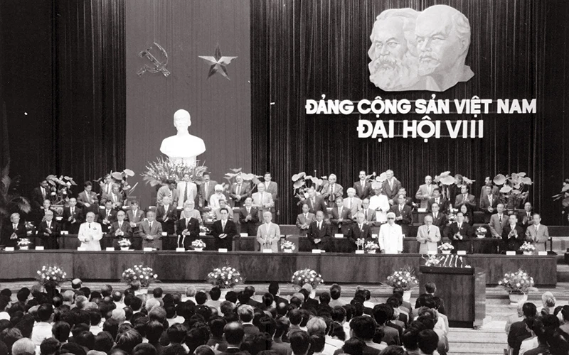  Ðại hội lần thứ VIII của Ðảng diễn ra từ ngày 28-6 đến 1-7-1996, tại Hội trường Ba Ðình, Hà Nội. Ảnh tư liệu