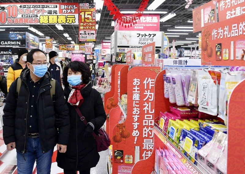 Người dân Nhật Bản đeo khẩu trang phòng dịch viêm phổi cấp do 2019-nCoV (ảnh: Kyodo)
