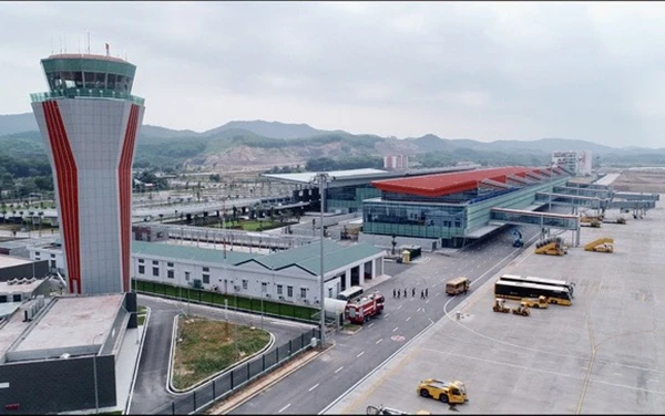 Sân bay Vân Đồn (Quảng Ninh).