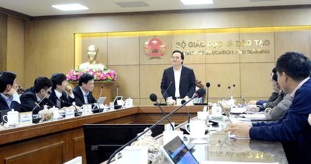Bộ trưởng Phùng Xuân Nhạ chủ trì cuộc họp cùng Ban Chỉ đạo phòng, chống dịch bệnh nCoV Bộ GD-ĐT chiều 6-2