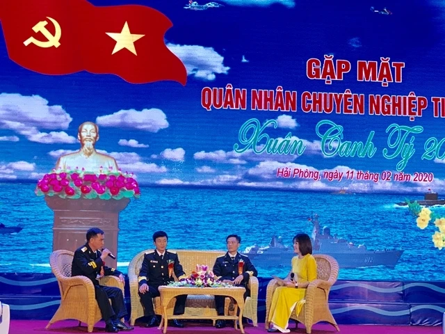 Quang cảnh giao lưu, gặp mặt.