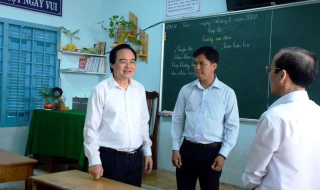 Bộ trưởng Phùng Xuân Nhạ làm việc tại tỉnh Đồng Tháp.