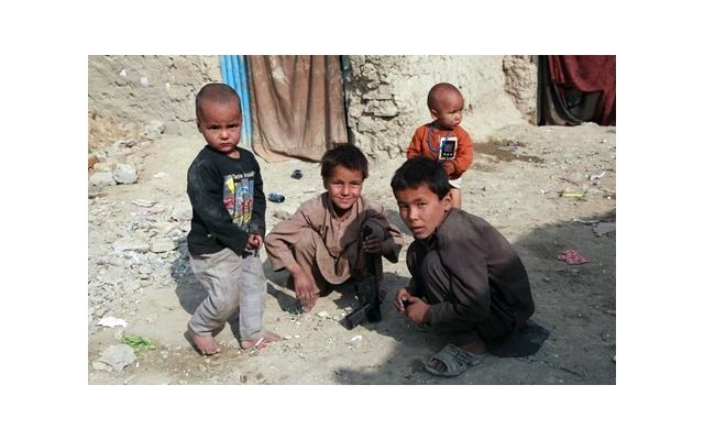 Nhiều trẻ em đến tuổi đi học ở Afghanistan không được đến trường. Ảnh TÂN HOA XÃ