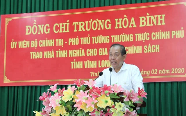 Phó Thủ tướng thường trực Trương Hòa Bình phát biểu tại lễ trao 30 căn nhà tình nghĩa.