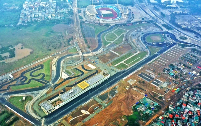 Quang cảnh đường đua F1 (quận Nam Từ Liêm, Hà Nội) đang hoàn thiện. Ảnh: NGỌC THÀNH