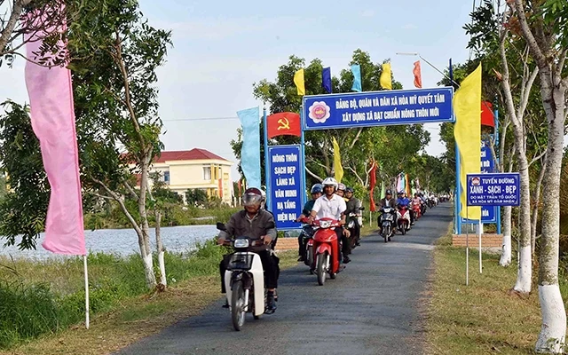 Ðường giao thông nông thôn tại xã Hòa Mỹ, huyện Cái Nước, tỉnh Cà Mau được đầu tư xây dựng khang trang, sạch đẹp. Ảnh: TUẤN KIỆT