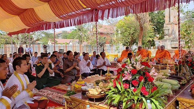 Lễ chúc phúc cho công trình Đài Hữu nghị Việt Nam – Campuchia.