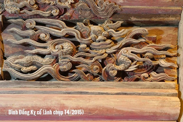 Các chi tiết chạm khắc cũ của đình Đồng Kỵ. Ảnh do KTS Trần Hiếu chụp tháng 4-2015.
