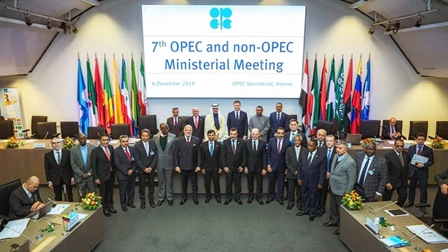 Các Bộ trưởng OPEC và OPEC+ tại một cuộc họp cuối năm 2019. Ảnh: REUTERS