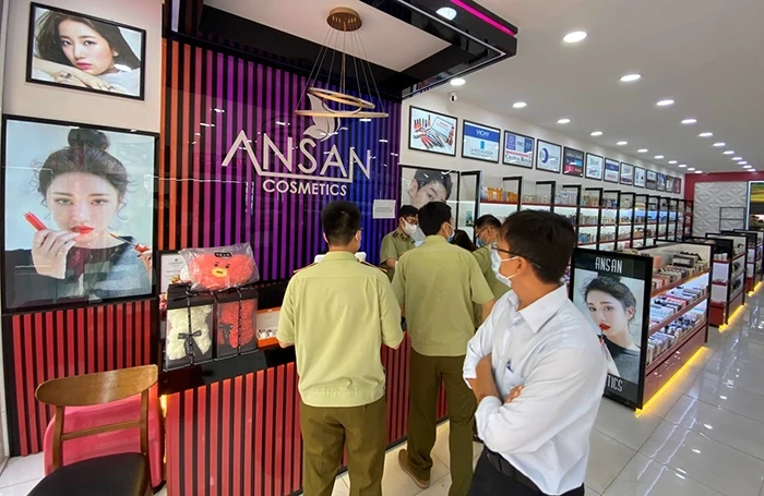 Hệ thống Ansan Cosmetics bán mỹ phẩm có nhiều dấu hiệu vi phạm