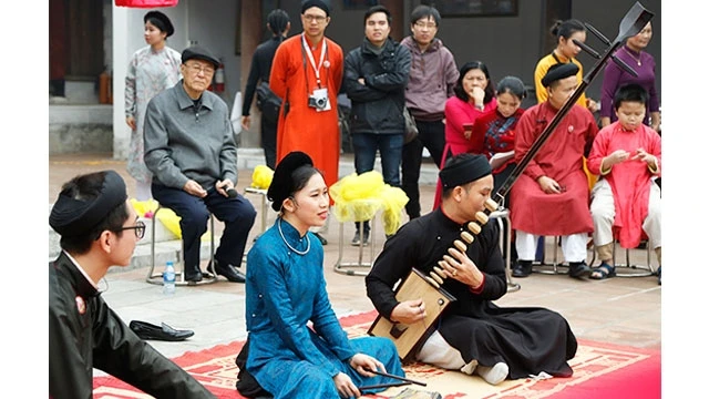 Ca nương Kim Ngọc biểu diễn tại một sự kiện văn hóa truyền thống. Ảnh: ANH QUÂN