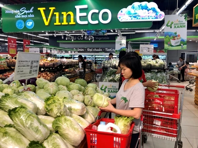Hiện nay, các siêu thị trên địa bàn Hà Nội dự trữ lượng hàng hóa rất lớn, đáp ứng nhu cầu mua sắm của người dân.