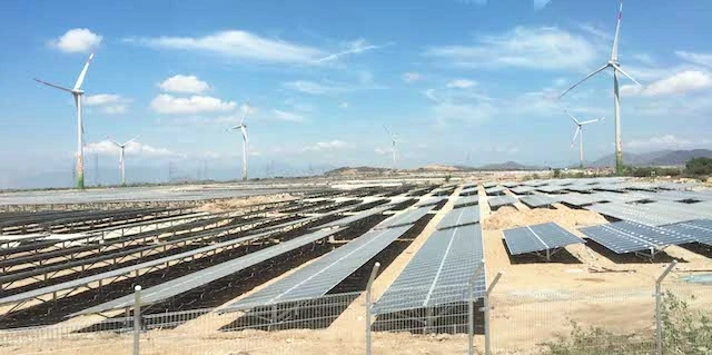 Một góc dự án tổ hợp điện gió và điện mặt trời của Trungnam Group đầu tư tại tỉnh Ninh Thuận