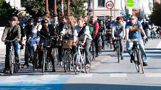 Nhiều người dân Hà Lan sử dụng xe đạp làm phương tiện di chuyển hằng ngày. Ảnh: GETTY IMAGES
