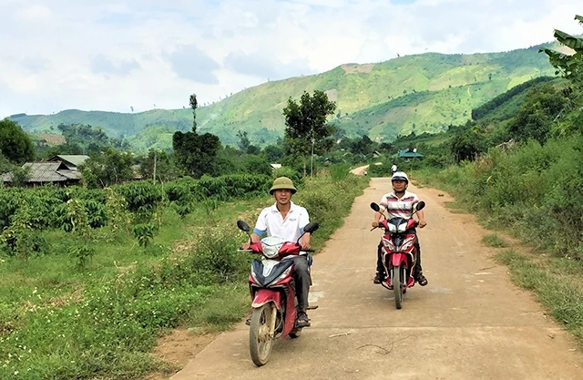 Nhiều tuyến đường tại xã Cư Pui, huyện Krông Bông được bê-tông hóa, tạo thuận lợi để phát triển kinh tế - xã hội trong vùng.