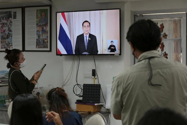 Thủ tướng Thái Lan Prayut Chan-o-cha tuyên bố thi hành sắc lệnh về tình trạng khẩn cấp trên truyền hình hôm 25-3 (Ảnh Bangkok Post)