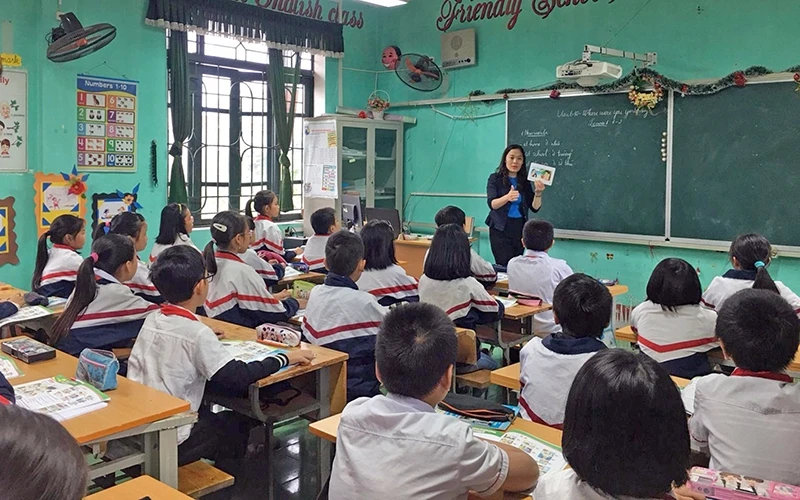 Giờ học tiếng Anh của học sinh Trường tiểu học Nam Hồng, TP Bắc Giang, tỉnh Bắc Giang. Ảnh: THU HUỜNG