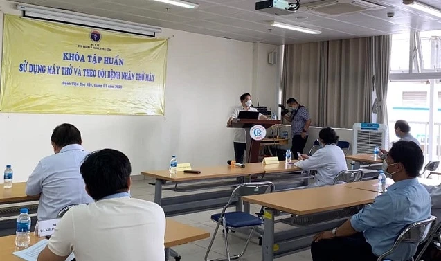 PGS, TS Lương Ngọc Khuê, Cục trưởng Cục Quản lý Khám, chữa bệnh phát biểu tại khóa tập huấn.