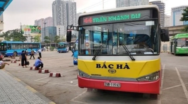 Hà Nội dừng toàn bộ hoạt động của xe bus để chống dịch