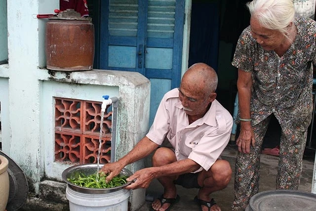 Ngành cấp nước TP Hồ Chí Minh giảm 100% tiền nước sinh hoạt cho các hộ nghèo, cận nghèo trên địa bàn Thành phố.
