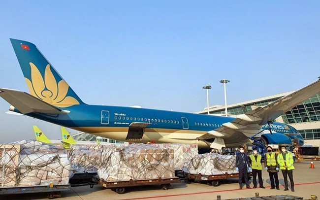 Chiếc Airbus A350 mang số hiệu VN6415 - chuyến bay chở hàng thuần túy đầu tiên của VNA tới Hàn Quốc.
