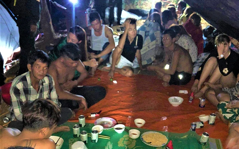 Điểm tụ tập ăn nhậu đông người do ông Trần Anh Quang tổ chức tại “Thác lộn xộn” thuộc thôn 5, xã Hòa Phú, TP Buôn Ma Thuột.