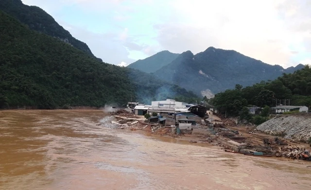 Các cơ sở sản xuất bên sông Mã, thuộc huyện Quan Hóa.