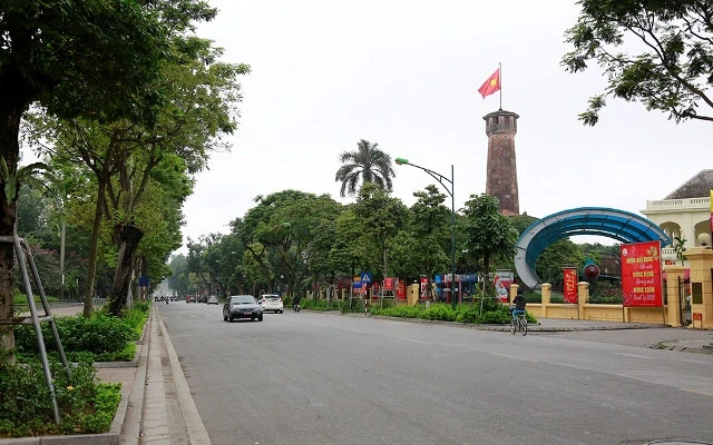 Các tuyến đường ở Hà Nội vắng người qua lại khi thực hiện cách ly xã hội. (Ảnh: Duy Linh).