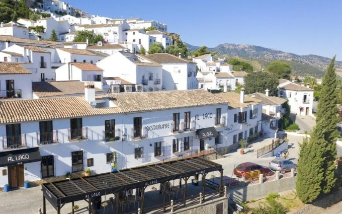Thị trấn Zahara de la Sierra ở miền nam Tây Ban Nha chưa ghi nhận có ca nhiễm Covid-19. (Ảnh: Booking.com)