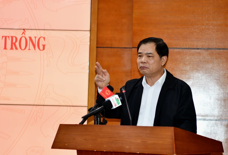 Bộ trưởng Nguyễn Xuân Cường chỉ đạo tại Hội nghị trực tuyến ngày 7-4.