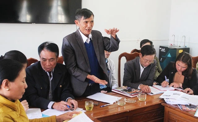 Cán bộ, đảng viên xã Mai Phụ (huyện Lộc Hà) góp ý về công tác nhân sự Đại hội Đảng bộ xã nhiệm kỳ 2020-2025.