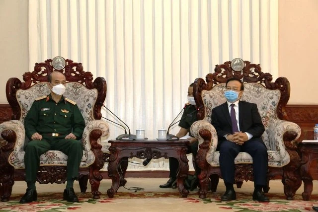 Phó Thủ tướng Somdi Duongdi (phải) cảm ơn Việt Nam luôn dành sự hỗ trợ giúp đỡ Lào mặc dù còn đang gặp nhiều khó khăn.