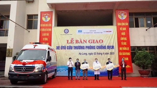 Tỉnh Quảng Ninh bàn giao phương tiện đạt tiêu chuẩn quốc tế cho ngành y Quảng Ninh phòng, chống dịch Covid-19.