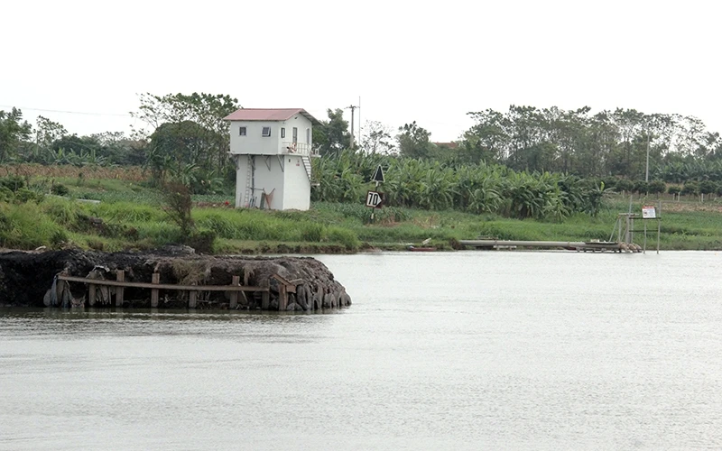 Trạm lấy nước mặt sông Hồng ở xã Phú Cường (TP Hưng Yên) của Nhà máy Nước sạch Ngọc Tuấn.