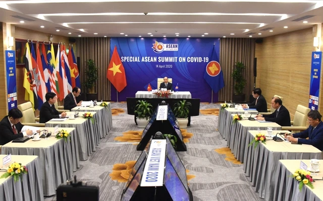 Thủ tướng Nguyễn Xuân Phúc chủ trì Hội nghị Cấp cao Đặc biệt ASEAN về ứng phó dịch bệnh Covid-19 (Ảnh: TRẦN HẢI) 