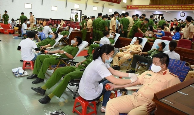 Gần 1.400 cán bộ, chiến sĩ Công an TP Đà Nẵng tham gia hiến máu tình nguyện.