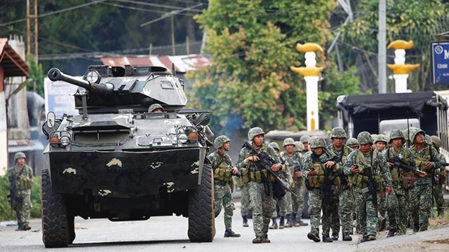 Binh sĩ Philippines truy quét phiến quân tại Mindanao. Ảnh: REUTERS