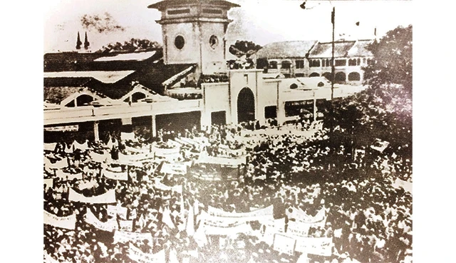 Các tầng lớp nhân dân Sài Gòn biểu tình đòi quyền tự quyết dân tộc dưới chế độ Mỹ - Diệm. Ảnh tư liệu