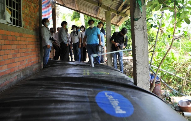 Túi chứa nước ngọt có dung tích 7 m3, ứng dụng công nghệ thân thiện môi trường được Tập đoàn Phát triển Nông nghiệp Việt Nam và Lavifood trao tặng người dân 8 tỉnh đồng bằng sông Cửu Long.
