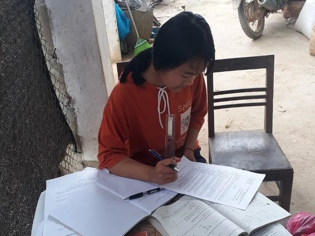 Học sinh vùng khó khăn huyện Bảo Lạc, tỉnh Cao Bằng, tự học.