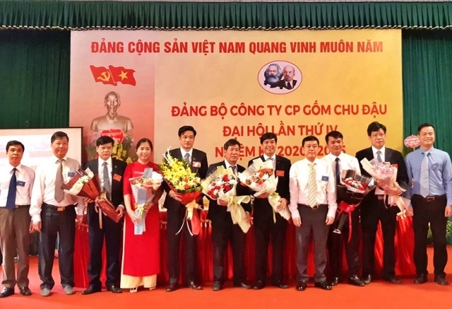 Ra mắt Ban Chấp hành Đảng bộ Công ty CP gốm Chu Đậu nhiệm kỳ 2020-2025.