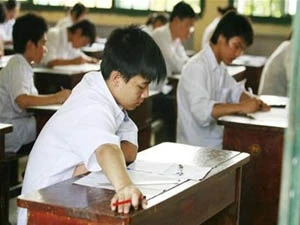 Hơn 100 nghìn học sinh ở Hà Nội và TP Hồ Chí Minh thi tuyển sinh vào lớp 10