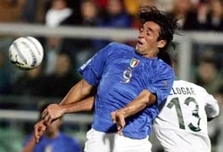 Luca Toni đang đứng đầu châu Âu