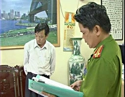 Đọc lệnh bắt khẩn cấp Nguyễn Đức Quảng.