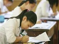 Thí sinh làm bài thi trong kỳ thi vào lớp 10 vừa qua.