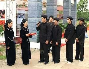 Diễn xướng lượn phong slư của đoàn Bắc Kạn.