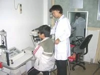 Điều trị tật khúc xạ học đường như thế nào?