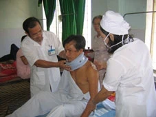 Chăm sóc người bệnh tại Trung tâm y tế Đức Phổ, Quảng Ngãi