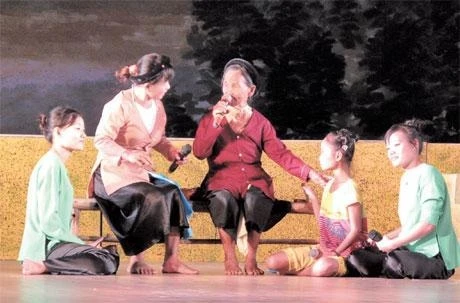 Dân ca xứ Nghệ giờ chỉ còn tồn tại trên... sân khấu.